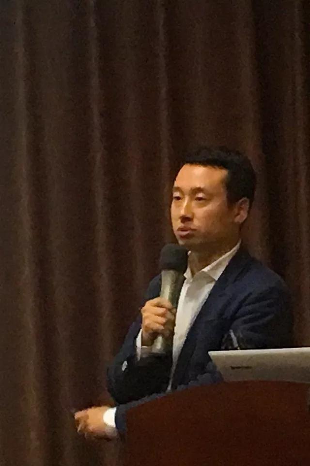 王震.jpg